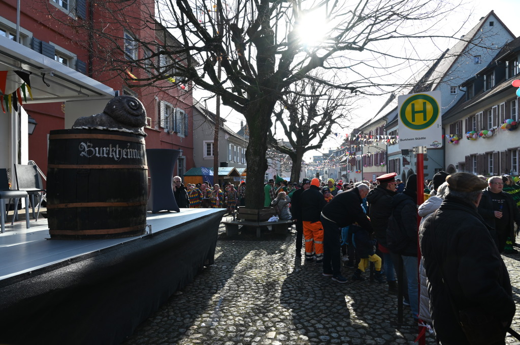 Tausende Besucher strmten am Samstag zum Fasnachtsumzug, den die Burkheimer Schnecken zum Jubilum ihres 55-jhrigen Bestehens auf die Beine stellten.