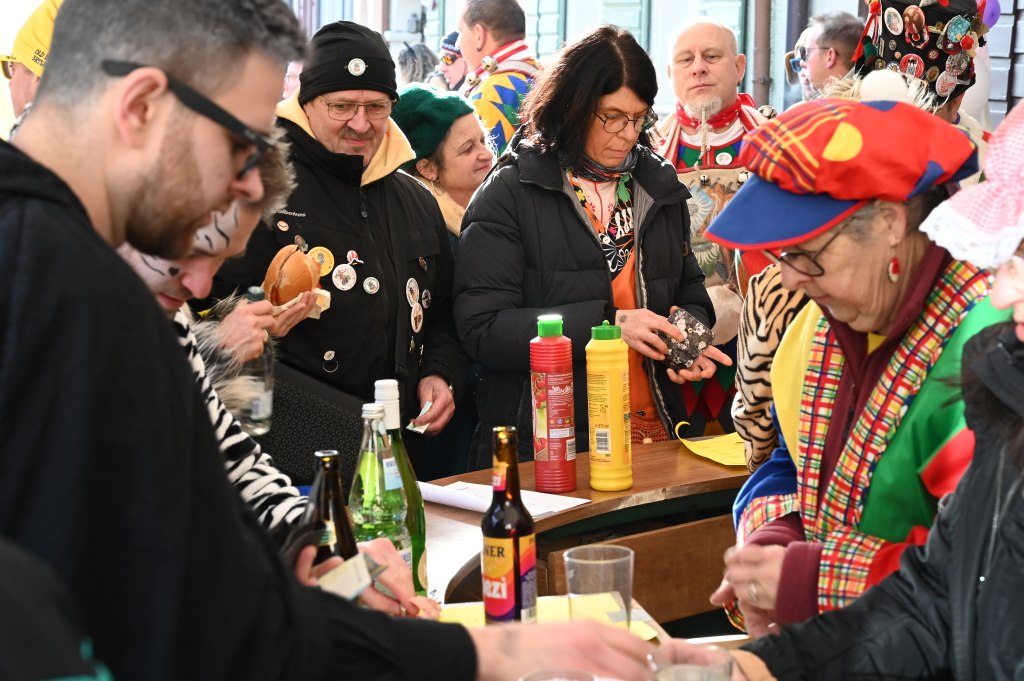 Tausende Besucher strmten am Samstag zum Fasnachtsumzug, den die Burkheimer Schnecken zum Jubilum ihres 55-jhrigen Bestehens auf die Beine stellten.