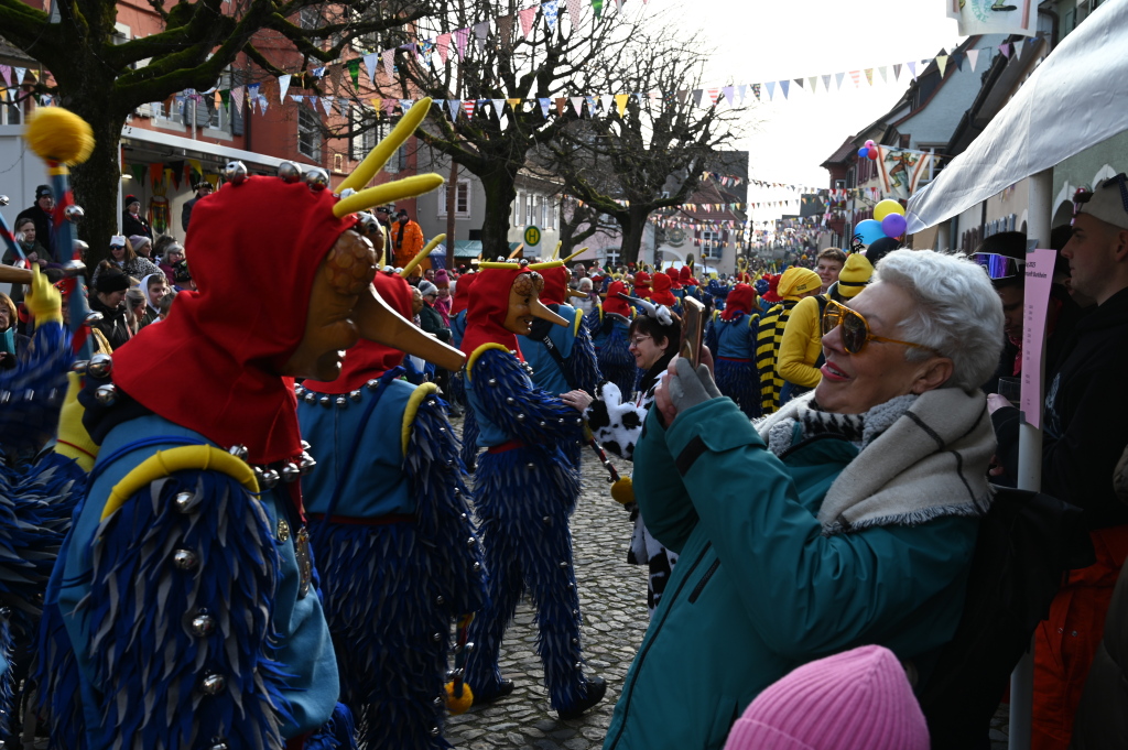 Tausende Besucher strmten am Samstag zum Fasnachtsumzug, den die Burkheimer Schnecken zum Jubilum ihres 55-jhrigen Bestehens auf die Beine stellten.