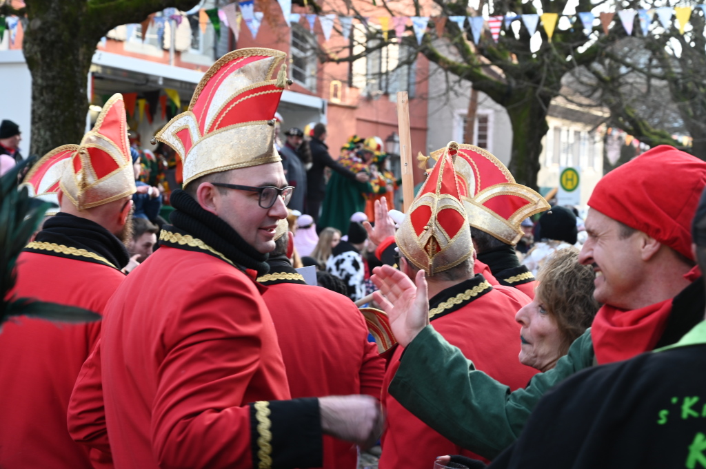 Tausende Besucher strmten am Samstag zum Fasnachtsumzug, den die Burkheimer Schnecken zum Jubilum ihres 55-jhrigen Bestehens auf die Beine stellten.