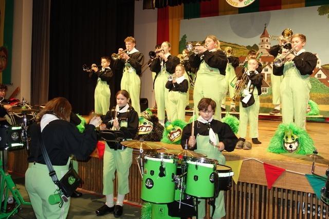 Beim Zunftabend greifen die Isteiner Drbel viel Geschehen aus dem Ort und der Gemeinde auf