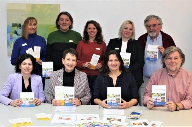 Landkreis Emmendingen stellt neuen Seniorenwegweiser vor