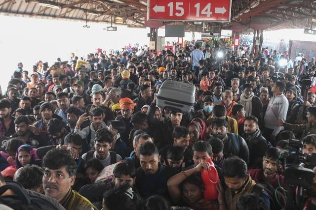 Mindestens 18 Tote bei Massenpanik auf Bahnhof in Neu-Delhi