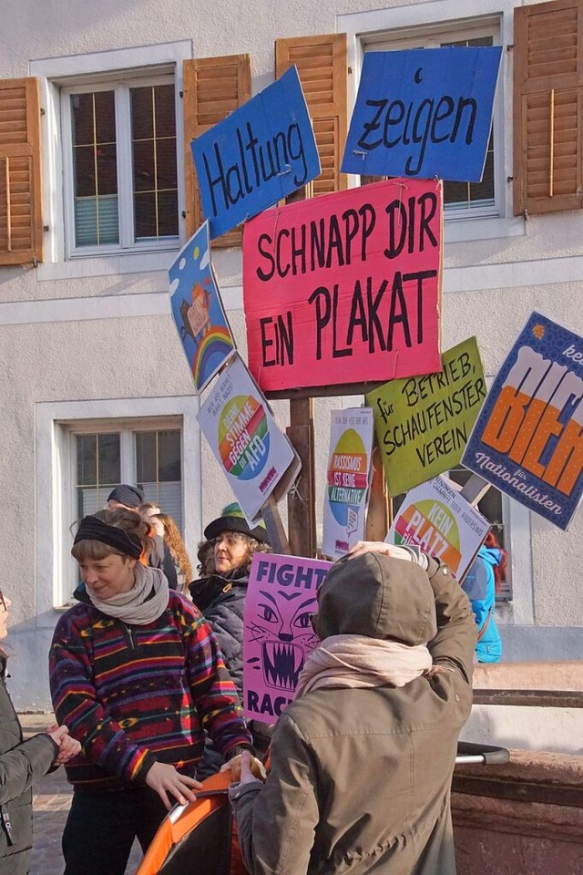 Bei der Kundgebung in Kenzingen waren ... Teilnehmer aller Altersklassen dabei.  | Foto: Ilona Hge