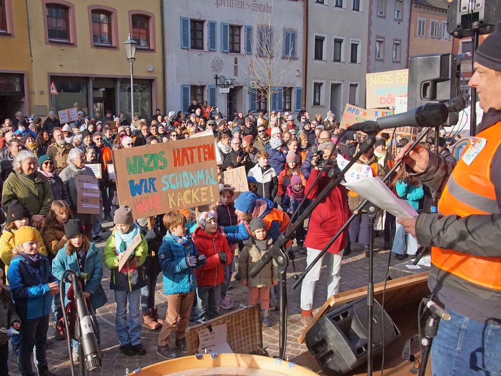 Bei der Kundgebung in Kenzingen waren laut Polizei rund 500 Teilnehmer aller Altersklassen.