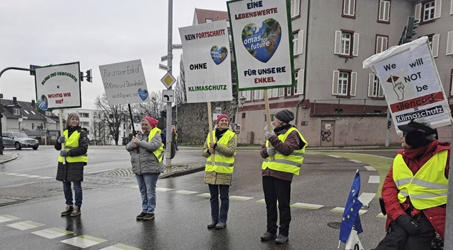 Sie mssen sich nicht festkleben, um f...rg werben vor der Wahl fr Demokratie-  | Foto: Helmut Seller