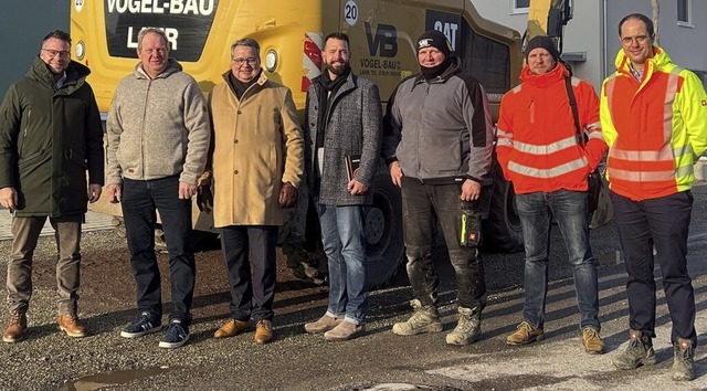 Vertreter der Gemeinde Neuried und der...erkehrsflchen im Wohngebiet Oberfeld.  | Foto: Gemeinde Neuried