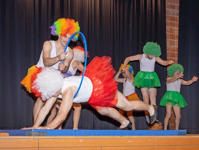 Mnnerballett: Elf Flotte Jungs im Tl...as sie sportlich so alles drauf haben.  | Foto: Wilfried Dieckmann