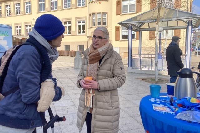 Zuspruch, Anonymitt und viele ngste beim Wahlkampfstand der AfD-Bundestagskandidatin Andrea Zrcher in Wehr