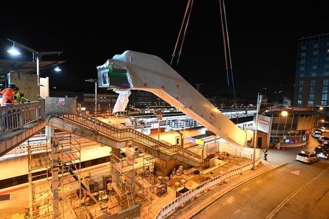 Die neue Rolltreppe fr den Freiburger Hauptbahnhof ist endlich da