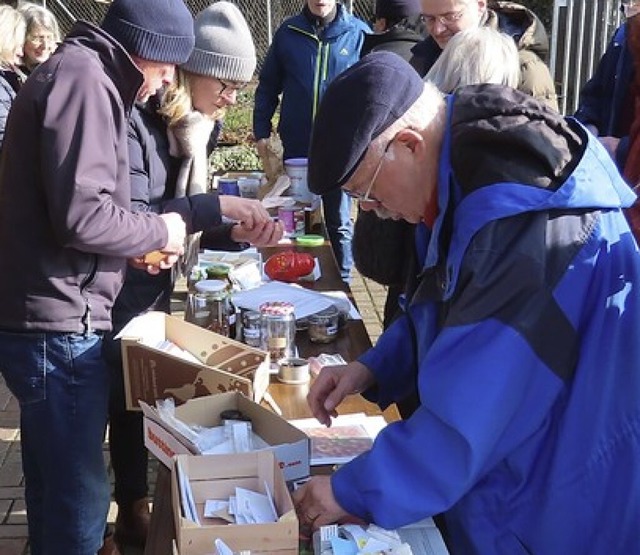 Die Sonne stimmte bei der Saatgut-Taus... in Wehr bereits auf den Frhling ein.  | Foto: Gerd Leutenecker