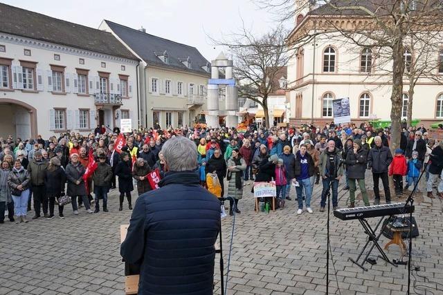 700 Menschen setzen in Mllheim ein Zeichen fr die Demokratie