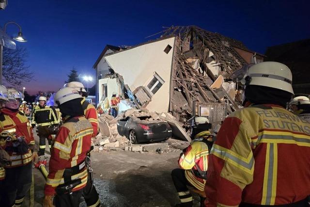 Haus in Stutensee im Kreis Karlsruhe einsgestrzt – Mensch eingeschlossen