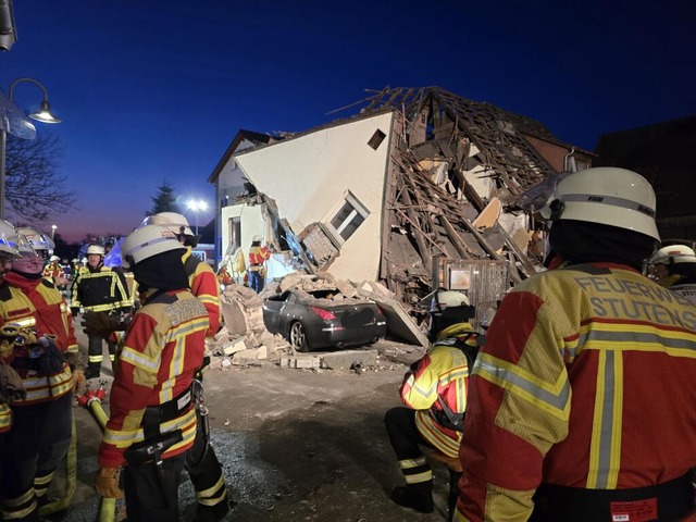 In der Nacht ist ein Einfamilienhaus eingetrzt.  | Foto: Thomas Riedel (dpa)