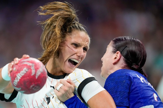 Xenia Smits ist Handballerin des Jahres 2024.  | Foto: Aaron Favila/AP/dpa