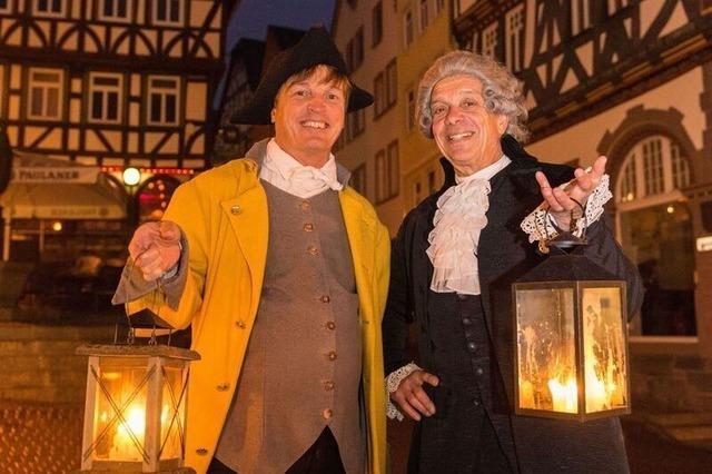 „Stadtgesprch bei Nacht“ - Fhrung im Kostm