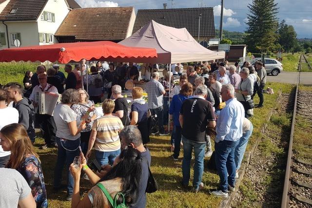 Der Weinexpress dampft wieder durch das Kandertal