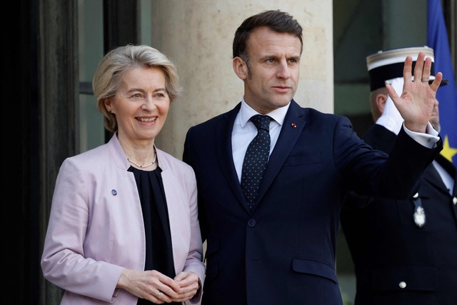 War auch Gast beim Gipfel: EU-Kommissionschefin Ursula von der Leyen.  | Foto: Ludovic Marin/AFP/dpa