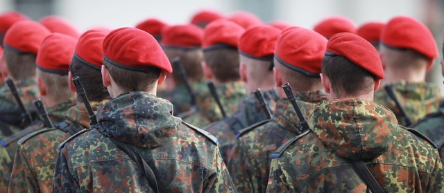 W&uuml;rde auch Deutschland Truppen sc...lang keine klare Antwort. (Archivbild)  | Foto: Jens Wolf/dpa