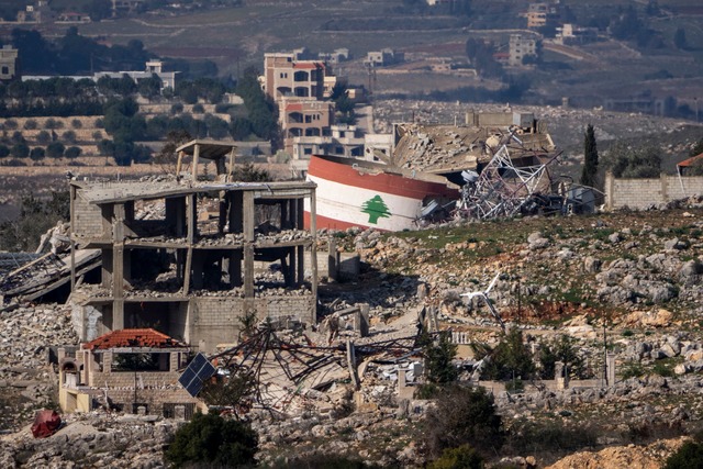 Libanesisches Dorf, aufgenommen von Israel aus. (Archivbild)  | Foto: Ariel Schalit/AP/dpa