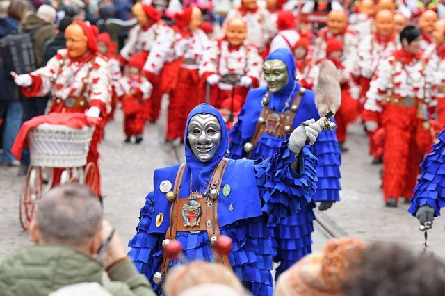 Zahlreiche Narren sind am Rosenmontag 2024 durch Freiburg gezogen.  | Foto: Rita Eggstein