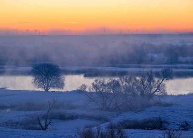 An diesem Morgen zeigte das Thermomete...Teilen des Landes tiefe Minusgrade an.  | Foto: Patrick Pleul/dpa