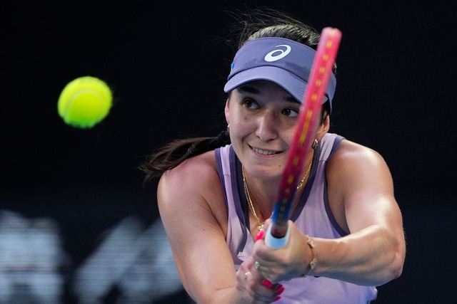 Kann sich nun auch in Stuttgart mit de...die Hamburger Tennis-Hoffnung Eva Lys.  | Foto: Vincent Thian/AP/dpa