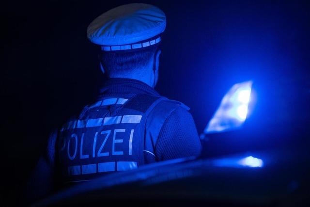 Unbekannte durchsuchen erfolglos zwei Fahrzeuge in Laufenburg-Hochsal