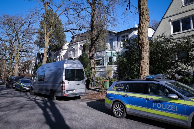 Das Haus, in dem der 25-j&auml;hrige T...nstra&szlig;e im Stadtteil Marienthal.  | Foto: Christian Charisius/dpa