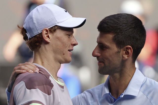 Vertrauen herrscht nicht mehr zwischen... Jannik Sinner (l.) und Novak Djokovic  | Foto: Asanka Brendon Ratnayake (dpa)