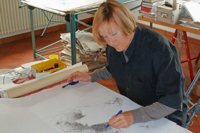 Gabriela Morschett bei der Arbeit in ihrem Atelier  | Foto: Privat