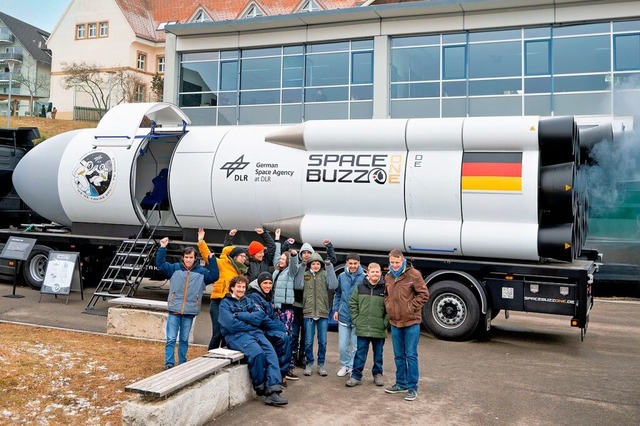 Space Buzz One  ist heil auf dem SBBZ-...elandet. Die  Schler sind begeistert.  | Foto: Wolfgang Scheu