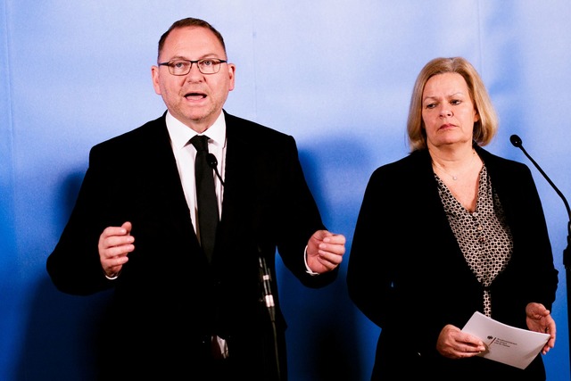 Die Gewerkschaften Verdi und dbb verha...en mit Bund und Kommunen. (Archivbild)  | Foto: Carsten Koall/dpa