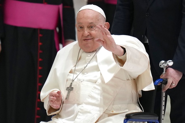 Seit Freitag wird Papst Franziskus in einer Klinik behandelt. (Archivbild)  | Foto: Alessandra Tarantino/AP/dpa