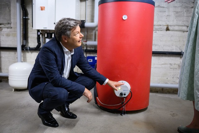 Wirtschaftsminister Habeck stand wegen des Heizungsgesetzes stark in der Kritik.  | Foto: Bernd von Jutrczenka/dpa