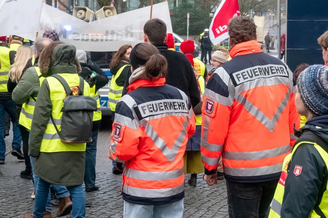 Auch in den kommenden Wochen m&uuml;ss...uf Warnstreiks einstellen (Archivbild)  | Foto: Bodo Marks/dpa