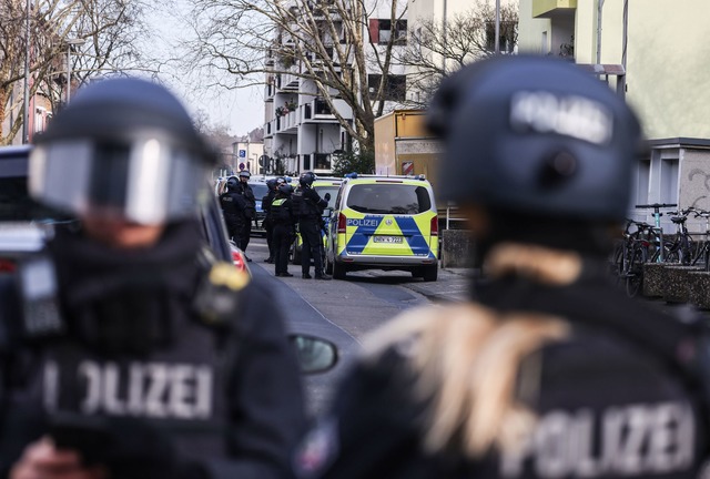 Der Sch&uuml;tze ist weiter fl&uuml;chtig.  | Foto: Oliver Berg/dpa