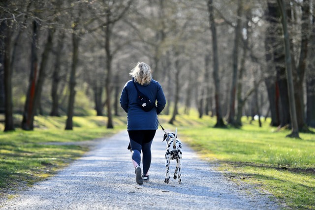 Wenn sich die Temperaturen schnell nd...Dagegen helfen vor allem Spaziergnge.  | Foto: Frank May (dpa)