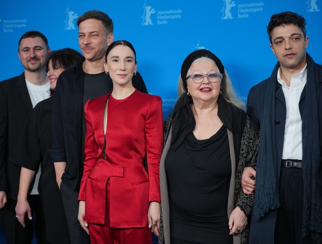 Der Cast vom Film "Yunan" kam zur Berlinale.  | Foto: Soeren Stache/dpa