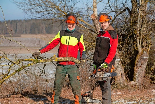 Gnter Nosbsch (links) und Tristan De...Lebensraum Feldhecke erhalten bleiben.  | Foto: Wolfgang Scheu