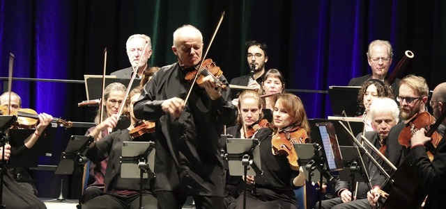 Das Stuttgarter Kammerorchester ist am...(Mitte)im Parktheater Lahr aufgetreten  | Foto: Juliana Eiland-Jung