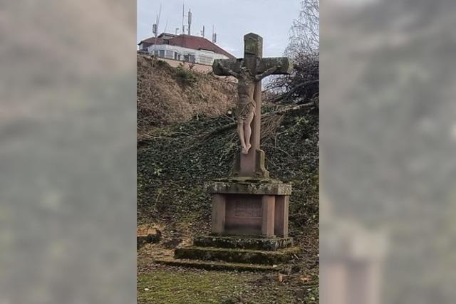 Das Wegkreuz in Ettenheim ist im Weg