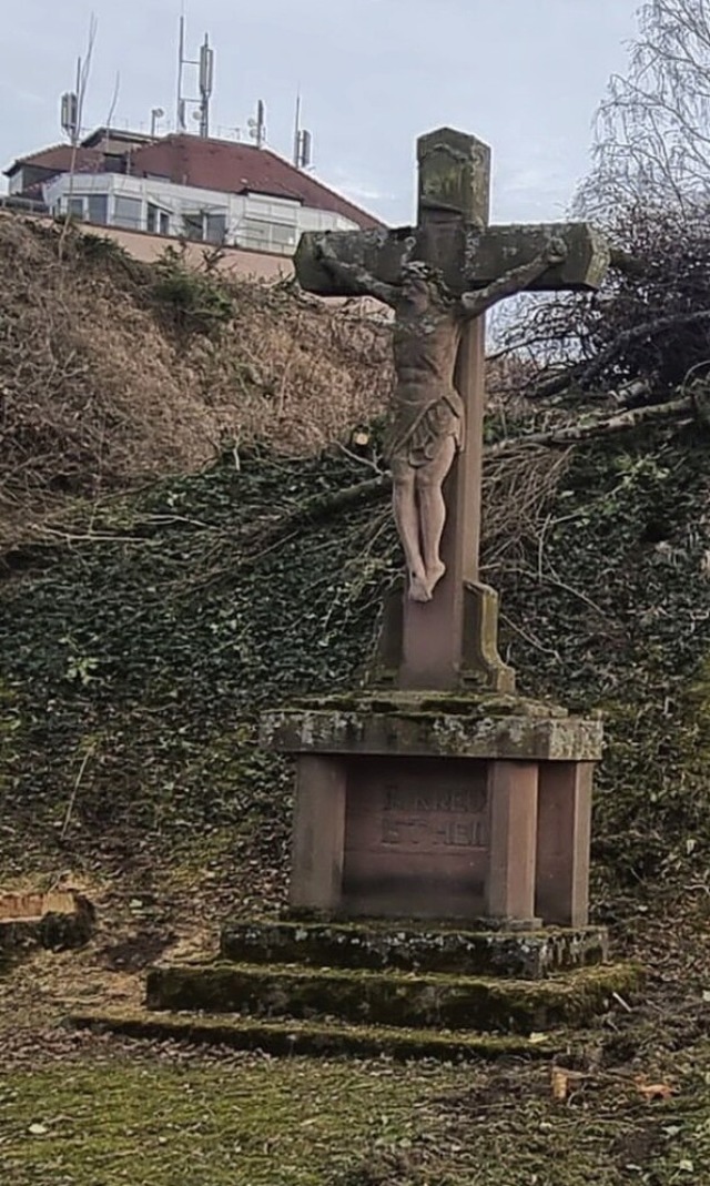 Knnte knftig im Bauhof Obhut finden: Das Kreuz beim Ettenheimer Krankenhaus  | Foto: Wolfgang Knstle