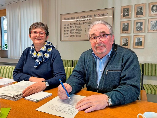 Ortsvorsteherin Annerose Deusch und Stellvertreter Wolfgang Eichler  | Foto: Mark Alexander