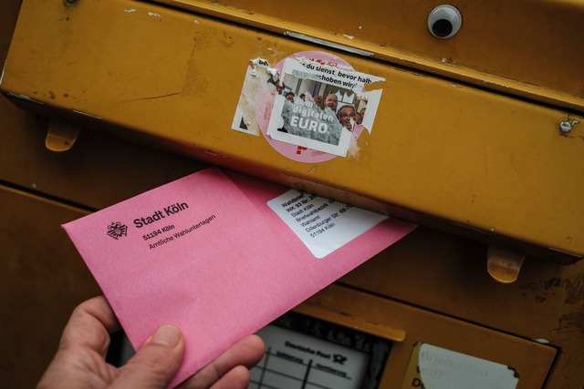 Wahlbriefe sollten bis zum 20. Februar...er Post abgegeben werden. (Archivbild)  | Foto: Oliver Berg/dpa