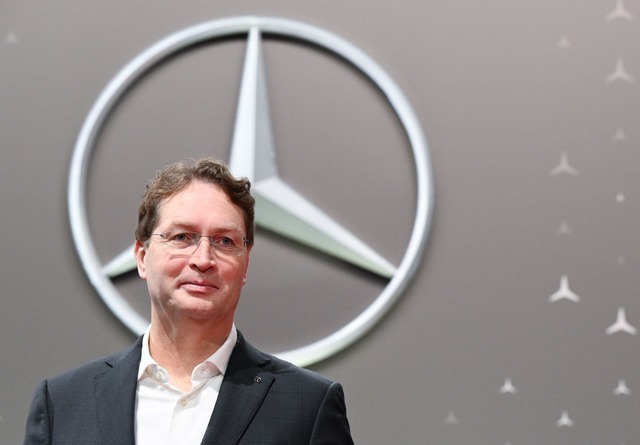 Mercedes-Chef Ola K&auml;llenius: Unte...er, schneller und st&auml;rker machen.  | Foto: Bernd Wei&szlig;brod/dpa