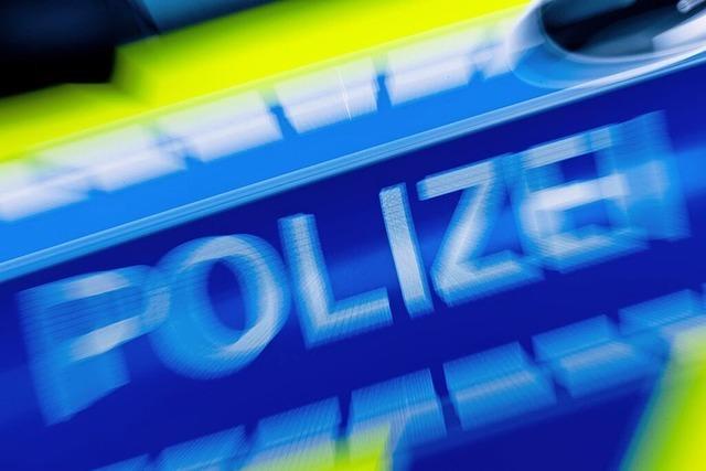 Unbekannte wollten Mann in Neuenburg mit Messer ausrauben