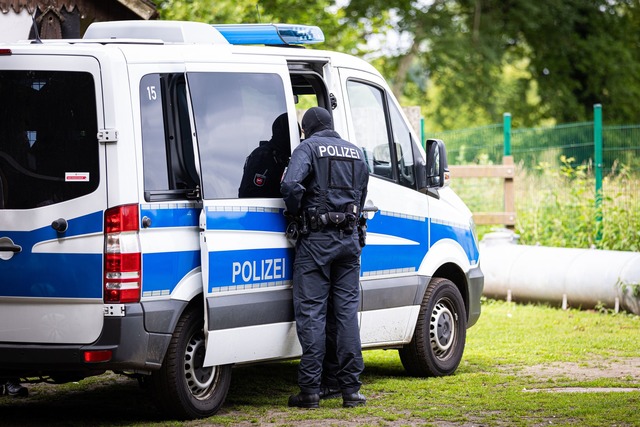 Es gab Durchsuchungen in sechs Bundesl&auml;ndern. (Symbolbild)  | Foto: Moritz Frankenberg/dpa