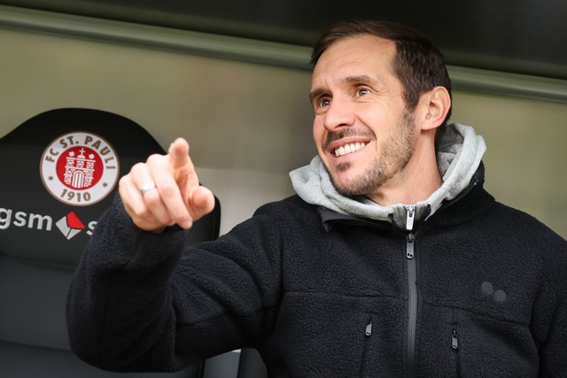 Julian Schuster trifft mit dem SC Freiburg auf Werder Bremen.  | Foto: Christian Charisius/dpa