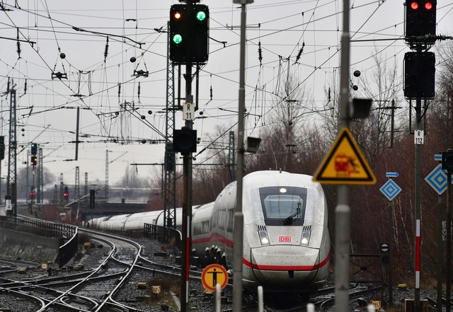 In Deutschland k&ouml;nnen Zugreisende...em besseren Mobilfunk-Empfang rechnen.  | Foto: Soeren Stache/dpa